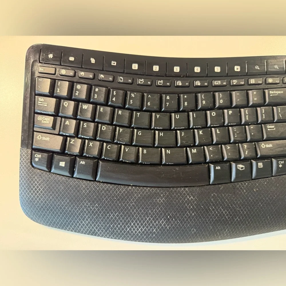 Microsoft Wireless Comfort Keyboard 5000 Ergonomic 1394.No Dongle .Tested.